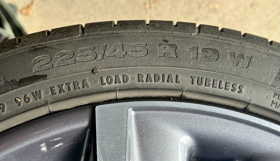 4 Aluminiumfelgen mit Reifen für Rena Qajar - Bild 4 von 4