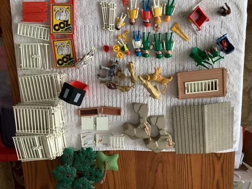 Vintage Playmobil ZOO Playset #3145 Nearly Complete. Missing A Few Animals