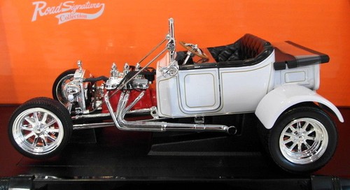 Lucky Diecast 1/18 Scale 92828 - 1923 Ford T-Bucket Roadster - White - Picture 3 of 4
