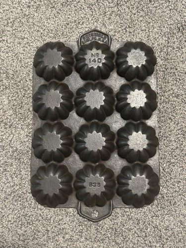 Griswold Muffin Pan 635 No. 140 Cast-Iron