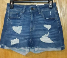 NWT Juniors SO sz 9 Hi Rise Curvy Midi Shorts Distressed  -4089