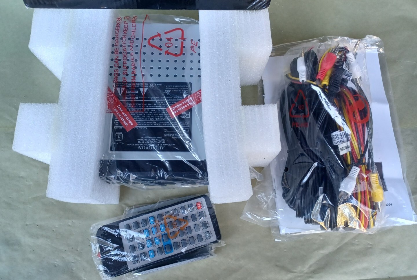 Audiovox In Dash Car Mount DVD/CD Player NOS Brand New Discontinued