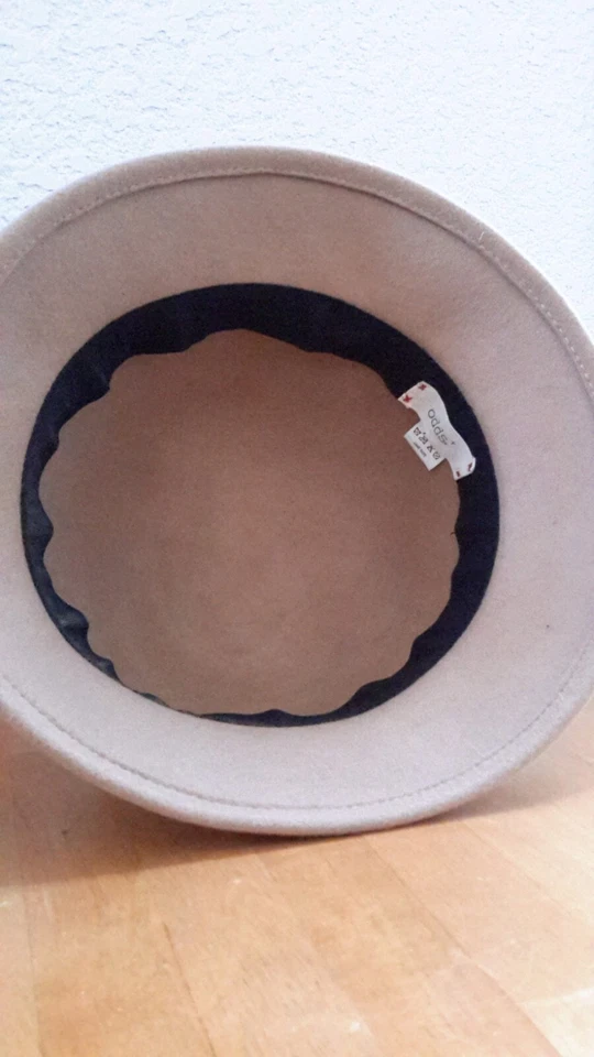 Odds Women’s Felt 100% Wool Ivory/Cream Bucket Hat Black Band/Bow EUC - Image 4 of 4