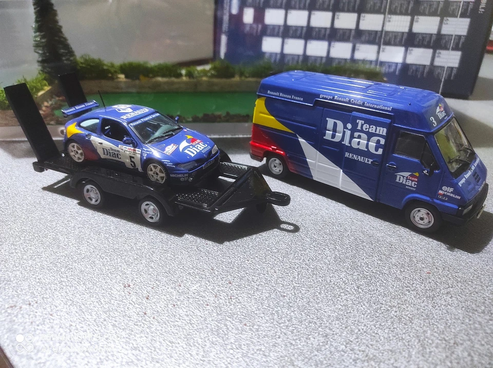 RENAULT ASSISTENZA RALLY Team Diac DIORAMA E TECA ESPOSITIVA scala  1/43 - Immagine 4 di 4