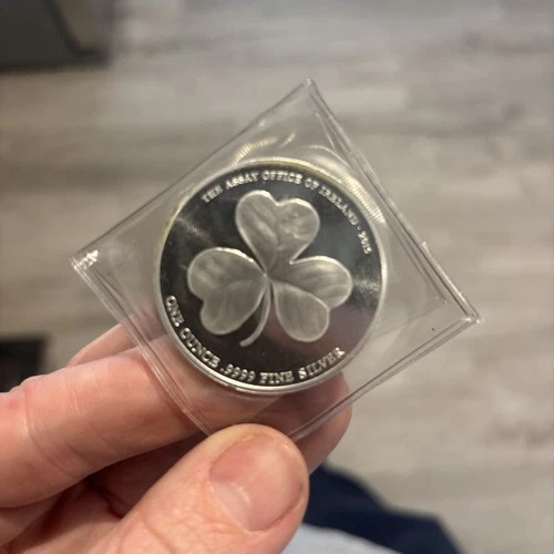 -RARE- 1 oz 2015 SHAMROCK round .9999 Fine Silver from GOLDSMITHS OF DUBLIN
