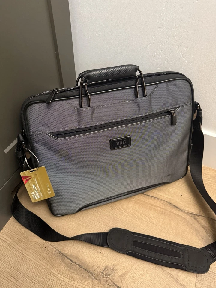 Tumi Arrive Hannover Slim Men's Leather Briefcase - Grey - Image 2 of 4
