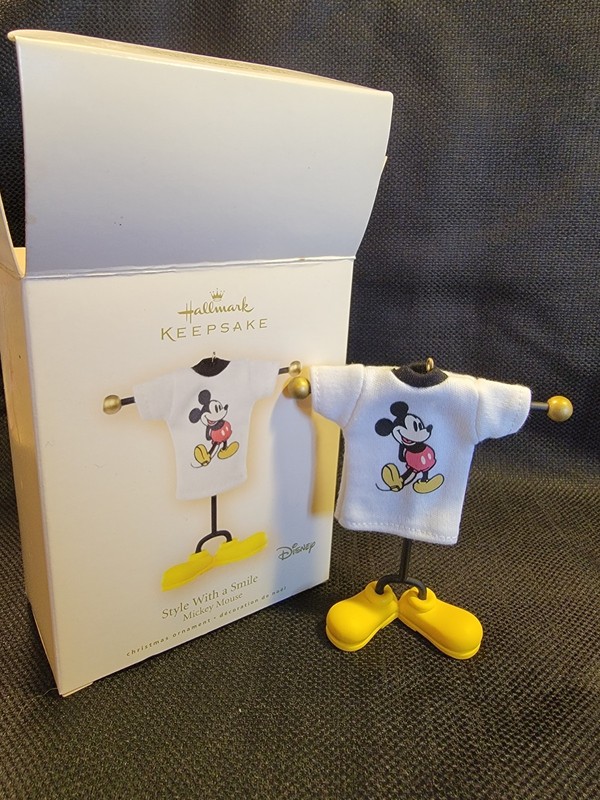 Hallmark Keepsake Disney "Style With A Smile" Mickey Mouse Ornament NEW