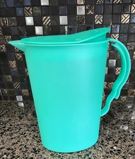 Tupperware Impressions 1/2 Gallon Turquoise EZ Rocker Lid Fits in Fridge Door