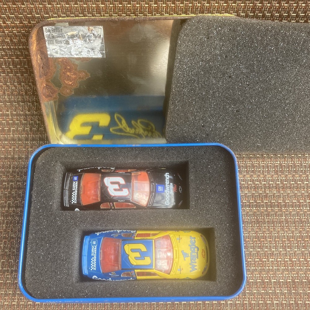 Vtg DALE EARNHARDT 2000 Monte Carlo 2 car set GOODWRENCH/WRANGLER in Rusted Tin