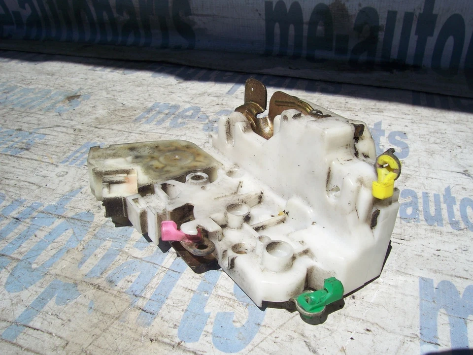 96-04 NISSAN PATHFINDER OEM RIGHT FRONT PASSENGER SIDE DOOR ACTUATOR LATCH LOCK - Image 3 of 4