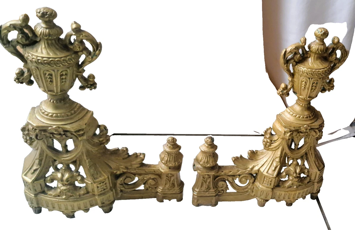 Paire De Chenets Anciens En Bronze – Style Louis XVI – Finition Dorée