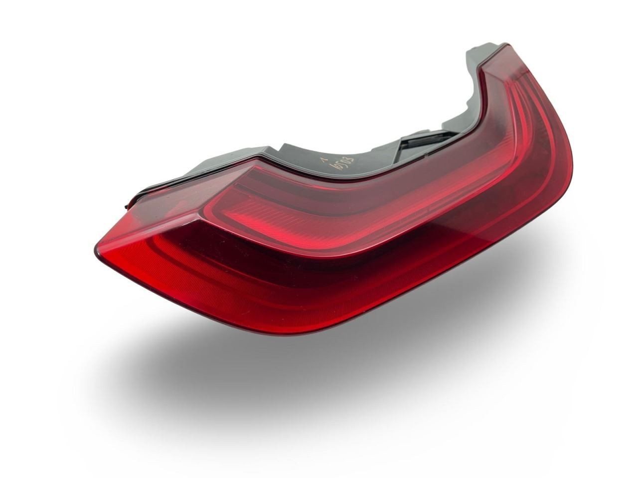 2019 BMW i8 Right Passenger Side Center Taillight Led Small Scratches
