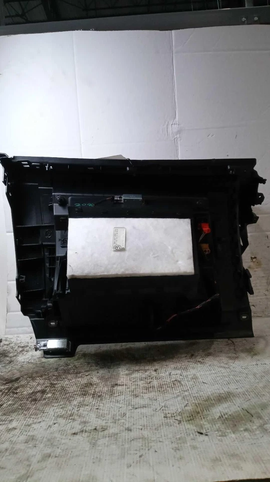 Guantera usada se adapta a: Volkswagen Passat 2015 grado A Foto 2 de 4