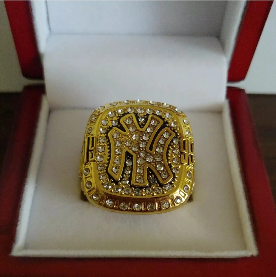 Mariano Rivera - Anillo Serie Mundial de los Yankees de Nueva York 1999 con caja de exhibición de madera Foto 4 de 4