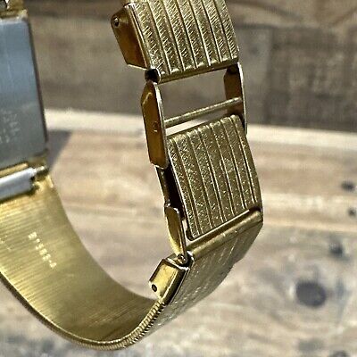 Vintage Seiko 5P32-5239 Watch Quartz Japan Movement Gold Vintage Seiko 5P32-5239 Watch Quartz Japan Movement Gold