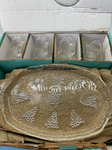 1950s Anchor Hocking Vintage Serva Snack Set 8 pieces Plates and Cups Grape Vine