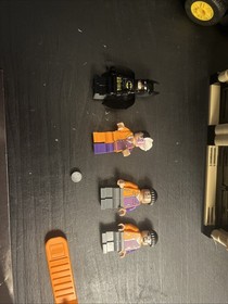 LEGO DC SUPER HEROES Batman 6864 Batmobile and the Two-Face Chase -Missing Guard