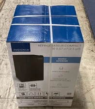 Insignia™ - 2.5 Cu. Ft. Mini Fridge with Reversible Door - Black