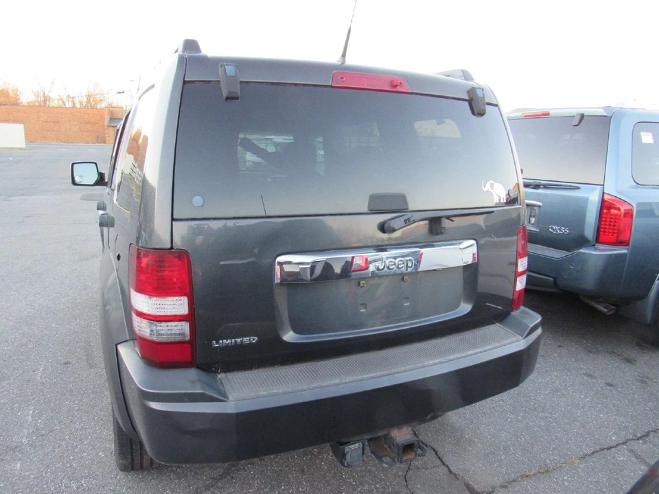 Jeep Liberty 2011 caja de fusibles cabina Foto 3 de 4