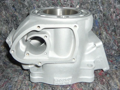 cylindre 250 YZ 1995 YAMAHA d'origine revasil neuf côte A réf 4MX-11311-00 - Photo 1/4