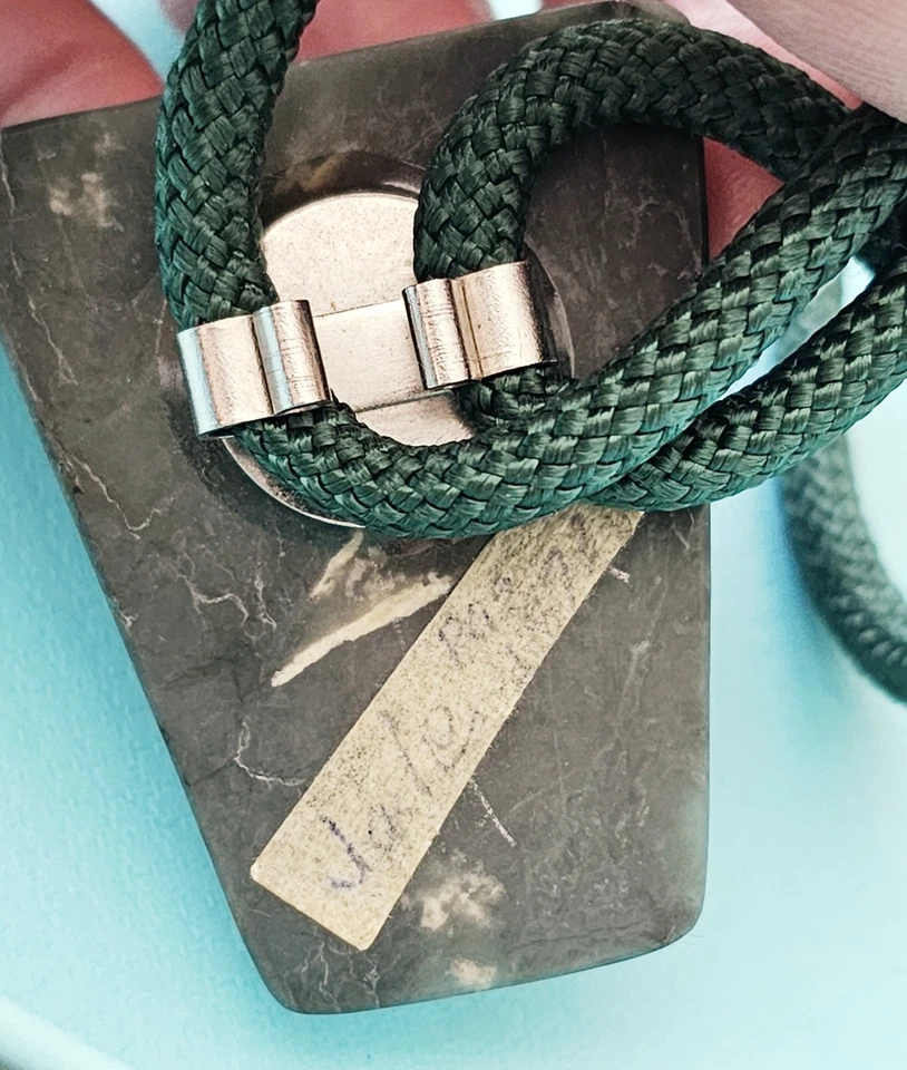 Collar Vintage Verde Oscuro Jadeíta Bolo Corbata Tallada Piedra Slide Western Estate  Foto 4 de 4