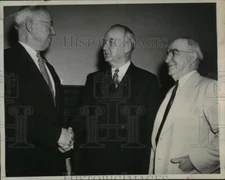 Press Photo Judge Marvin Jones congratulated as Chief of Justice - sba13930