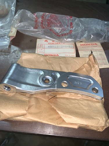 1972-1976 HONDA FRONT BRAKE CALIPER BRACKET HOLDER Support CB750K K2 K3 K4 K5 76 - Picture 3 of 4