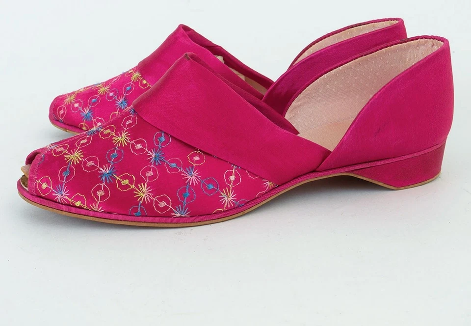 1940s Pink Satin Vintage Boudoir Slippers Embroidered Deadstock Pristine 8 1/2 - Image 2 of 2