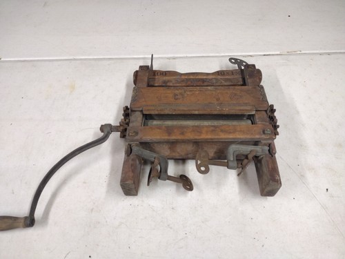 Antique Rival Horse Shoe Brand American Wringer Co. Wood Crank Wringer 1924 Patd - Picture 18 of 19