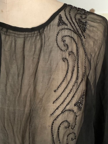Antique 1920's French dress - Black silk muslin adorned with jet bead embroidery - Picture 6 of 12