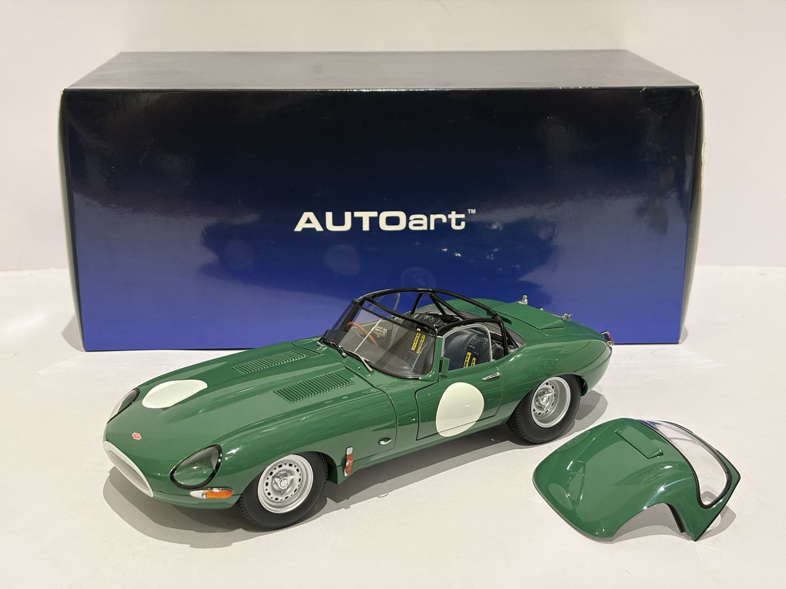 AUTOart Jaguar Lightweight E-Type Opalescent Dark Green 73648