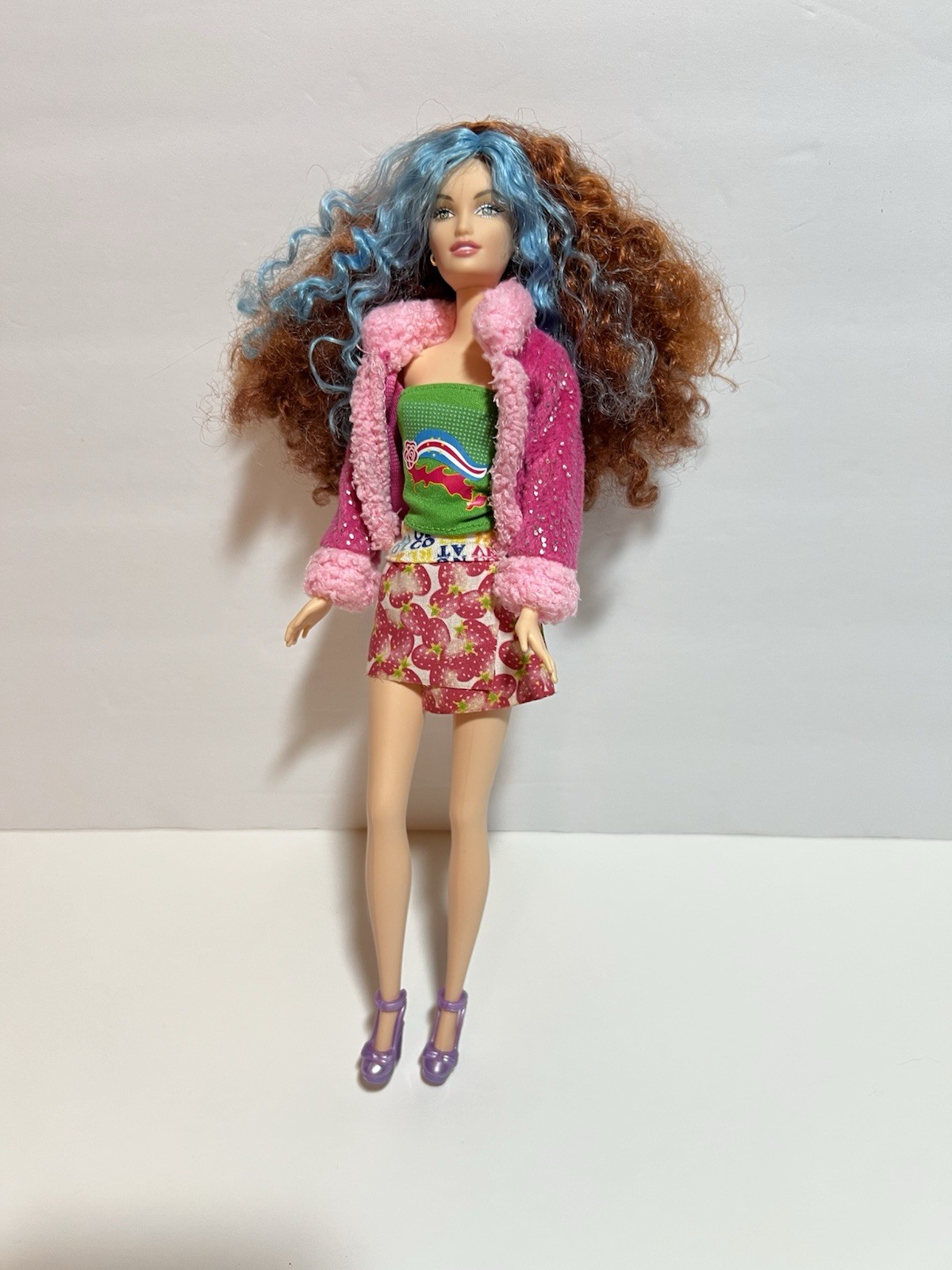 Barbie Fashion Fever Drew Tokyo Pop Doll Outfit Red Blue Hair 2004 y2k