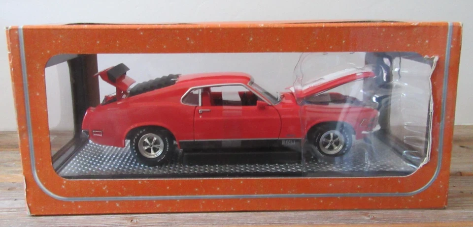 M2 Machines 2013 DETROIT MUSCLE  1970 FORD MUSTANG MACH 1 - 428 1:24 Diecast NIB - Image 3 of 4