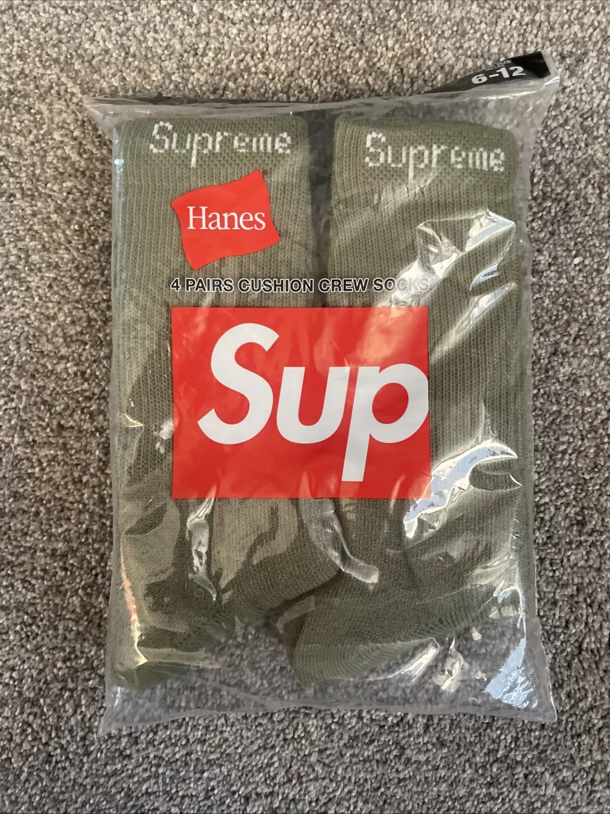 Lot de 4 chaussettes olive Supreme x Hanes neuves   Taille : 6 12