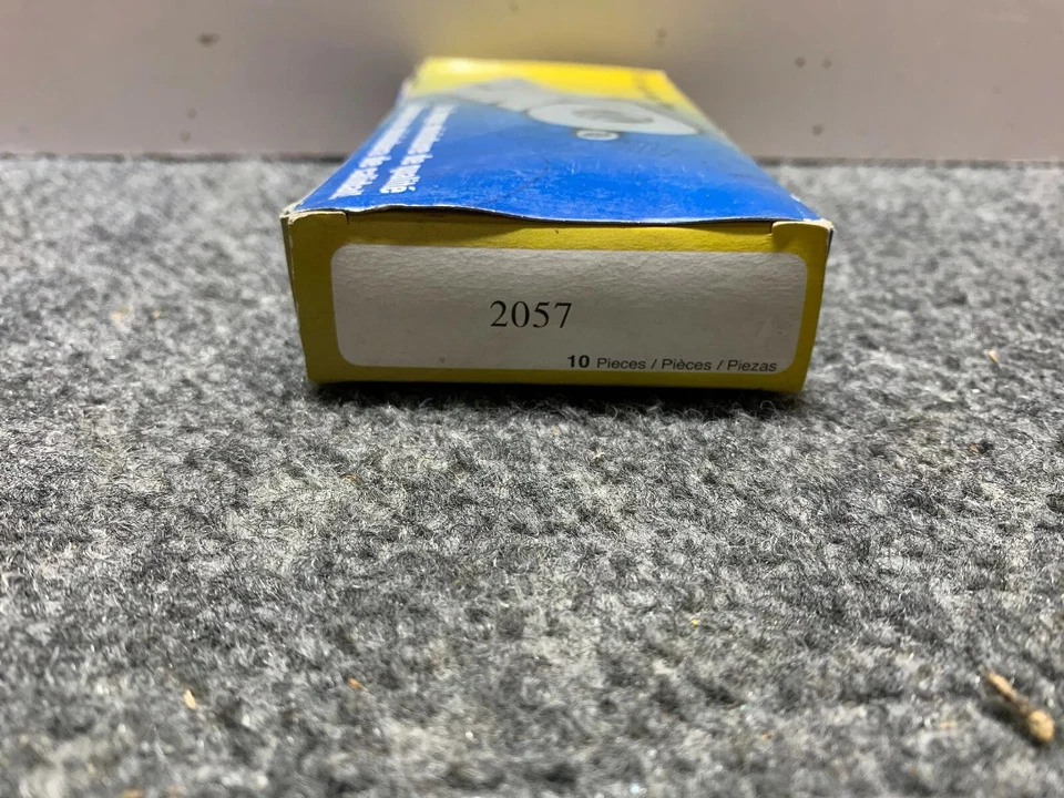 Nuevo Lote de 10 Bombillas de Señal de Giro Base Eiko 2057 Fit Vehículos Listados en la Tabla Foto 2 de 3