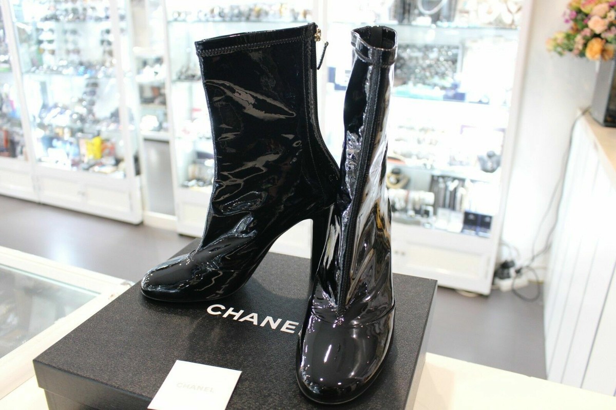 【ゅぅ】Chanel 黒 ベルベット スニーカー 40 CHANEL Sneaker 2022 Reflective Size 40 — Vicki's Secret