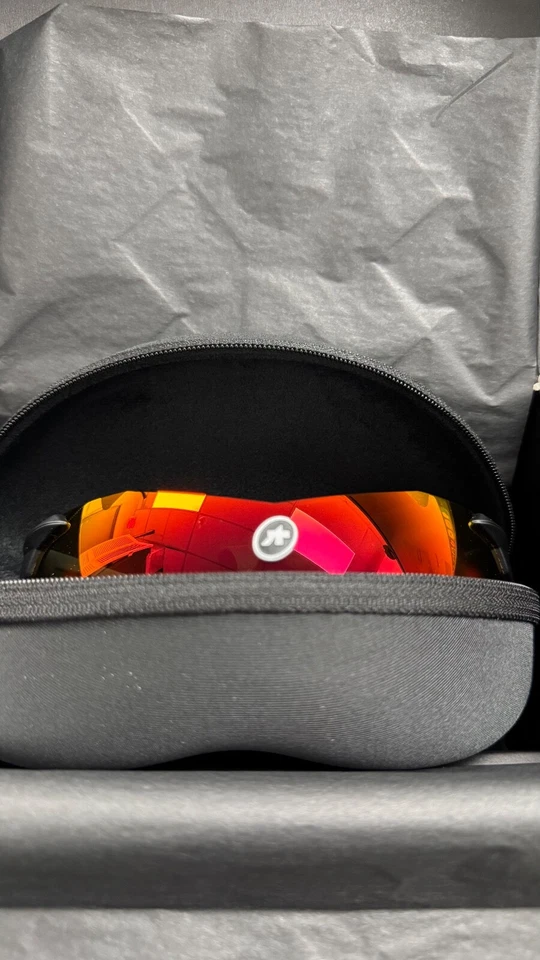 ¡Nuevo! Gafas de sol ASSOS Skharab Racing para ciclismo lentes rojas con estuche Foto 2 de 4