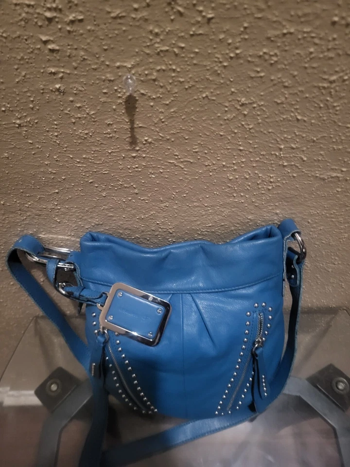 Bolso bandolera de cuero azul para mujer B Mokowsky.  Foto 2 de 4