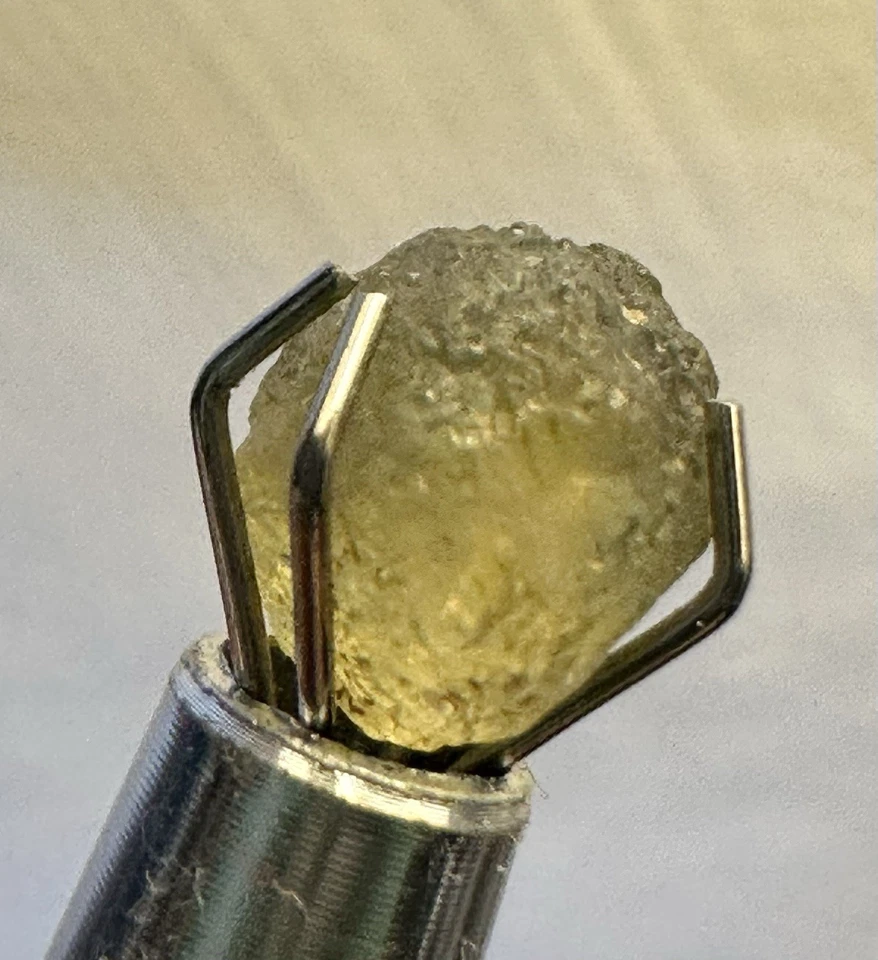 Natural Uncut Green Orange Montana Sapphire 2.35 CT Approx 7x6x6 mm - Image 2 of 4