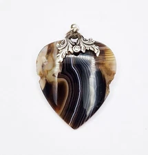 ANTIQUE SOLID SILVER MOUNTED BANDED AGATE HEART PENDANT c1900