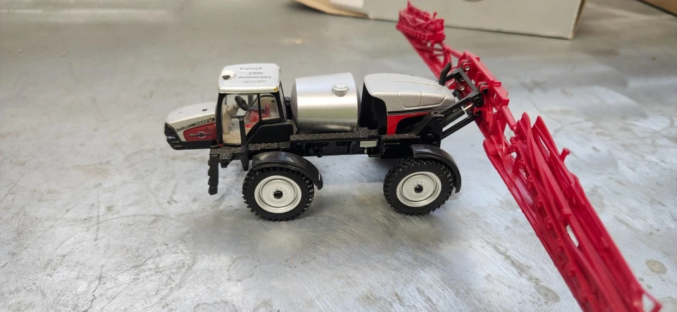 1/64 Case IH Patriot 3340 Sprayer 25th Anniversary Edition - Image 4 of 4
