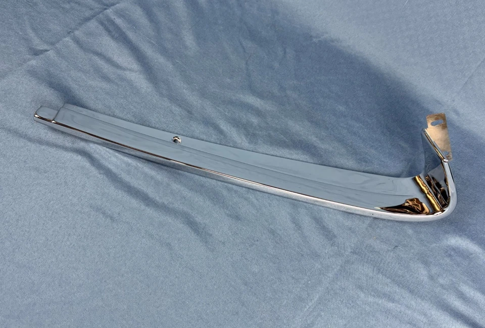 1970 1971 MERCURY CYCLONE QUARTO JANELA ACABAMENTO MOLDURA TRASEIRA DIREITA SHOW QUALIDADE - Imagem 3 de 4