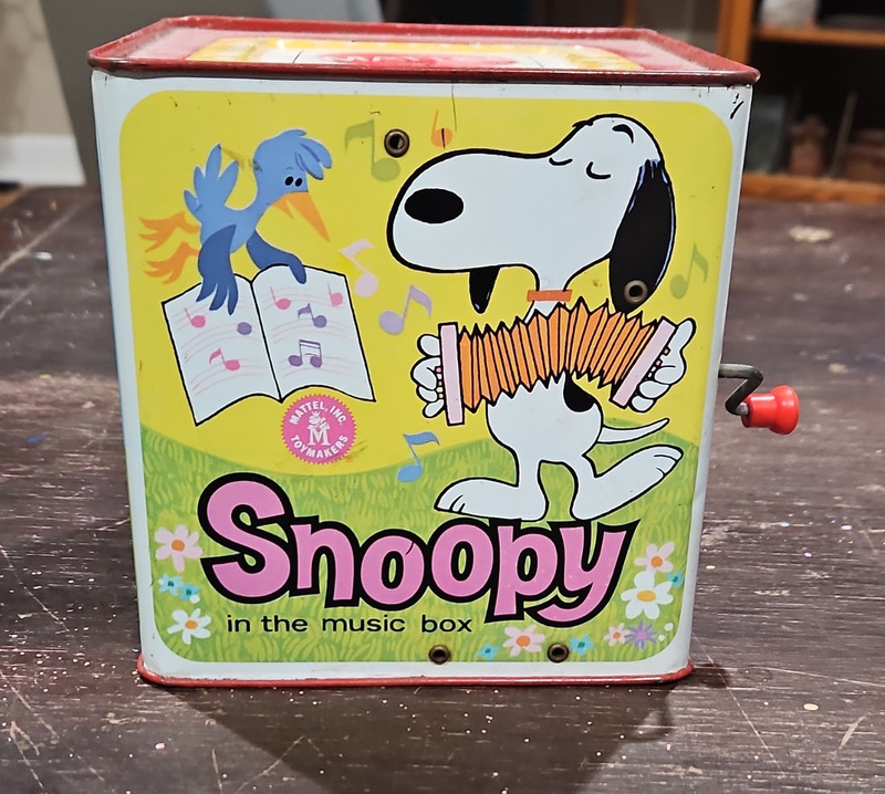 Mattel Peanuts Snoopy Music Box Jack-in-the-Box Tin Crank 1966. Circa 1950 Orig.