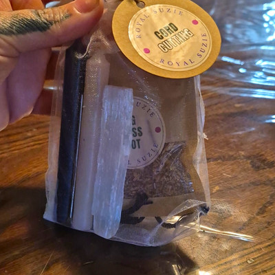 Royal Suzie Cord Cutting Kit Bag w/ Dog Grass Root, Herb Packet & Crystal Points