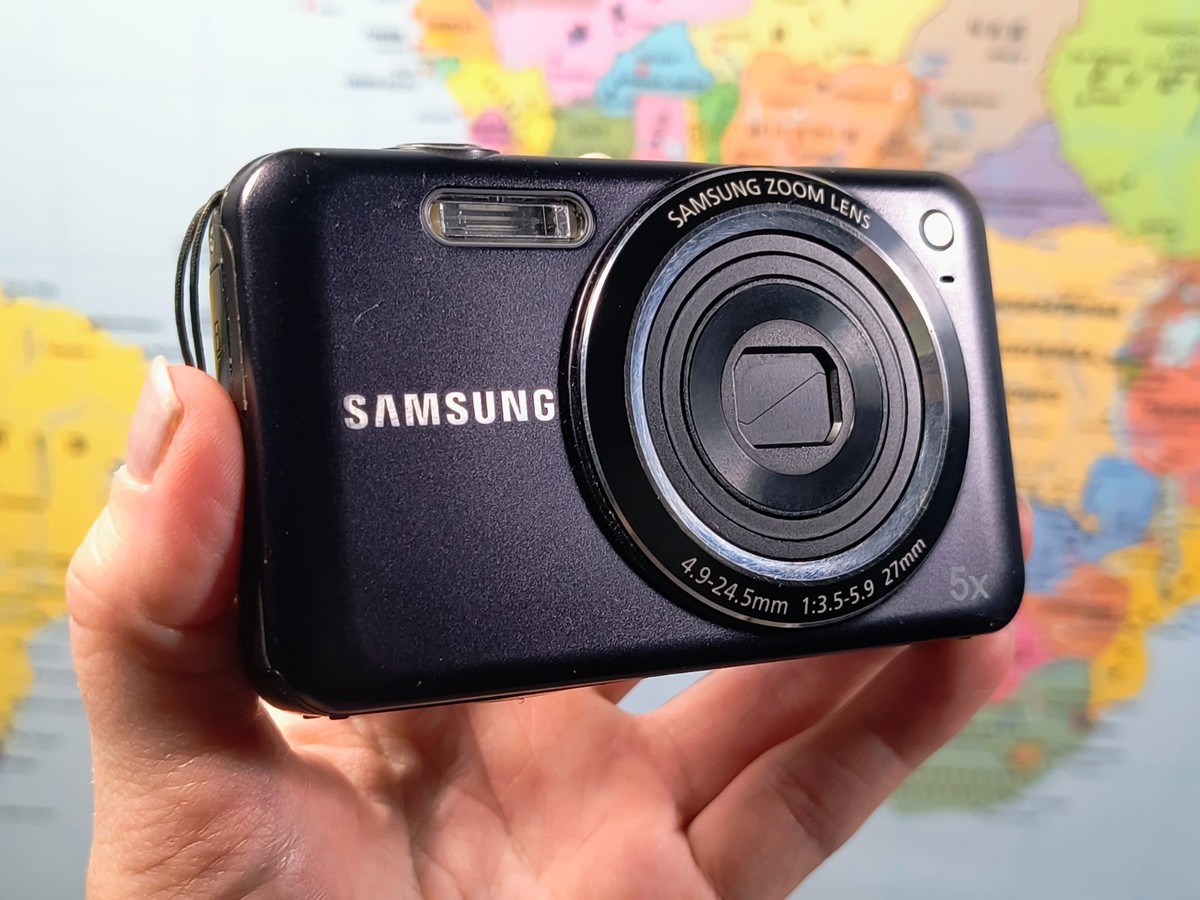 Samsung ES73 12.2MP Digital Camera - Black Fully Working Greeat