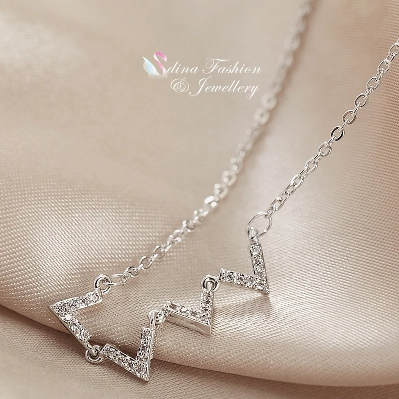 18K White Gold Filled Cubic Zirconia Stylish Triangle Statement Necklace Foto 4 de 4