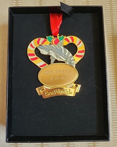 Seaworld Special Event Christmas Ornament LE - Picture 5 of 8