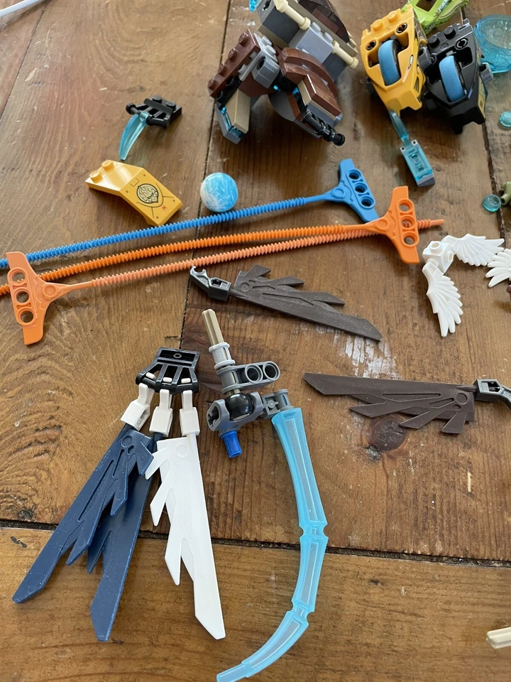 Lego Legends of Chima Assorted Pieces And Minifigures - Image 2 of 4