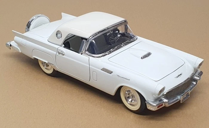 Road Signature 1/18 Scale 2625V - 1957 Ford Thunderbird - White - Image 2 of 4