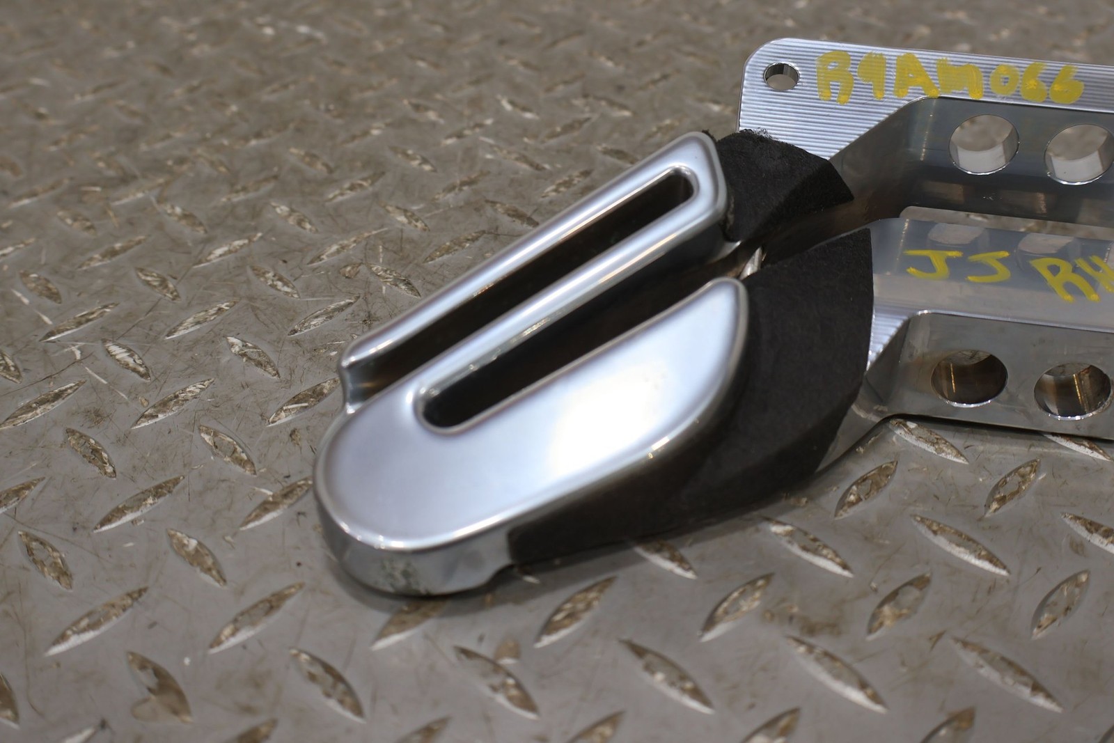 Aston Martin V8 Vantage Right Seat belt